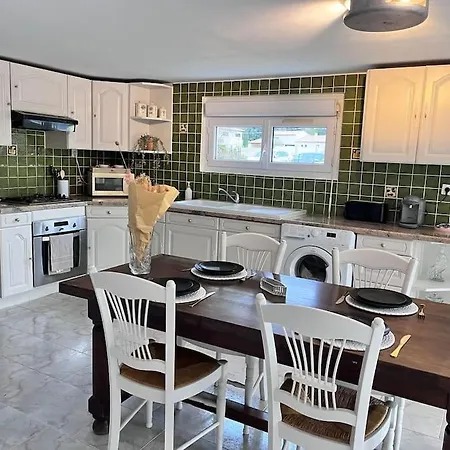 Logement Provencal Au Calme A 20 Min D'Avignon Lirac Exterior photo