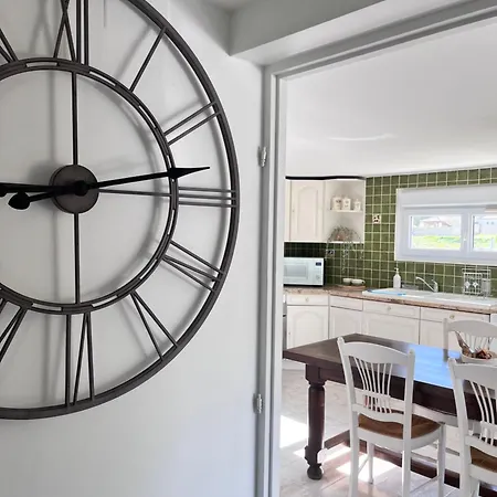Logement Provencal Au Calme A 20 Min D'Avignon Lirac Exterior photo