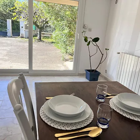 Logement Provencal Au Calme A 20 Min D'Avignon Lirac Exterior photo
