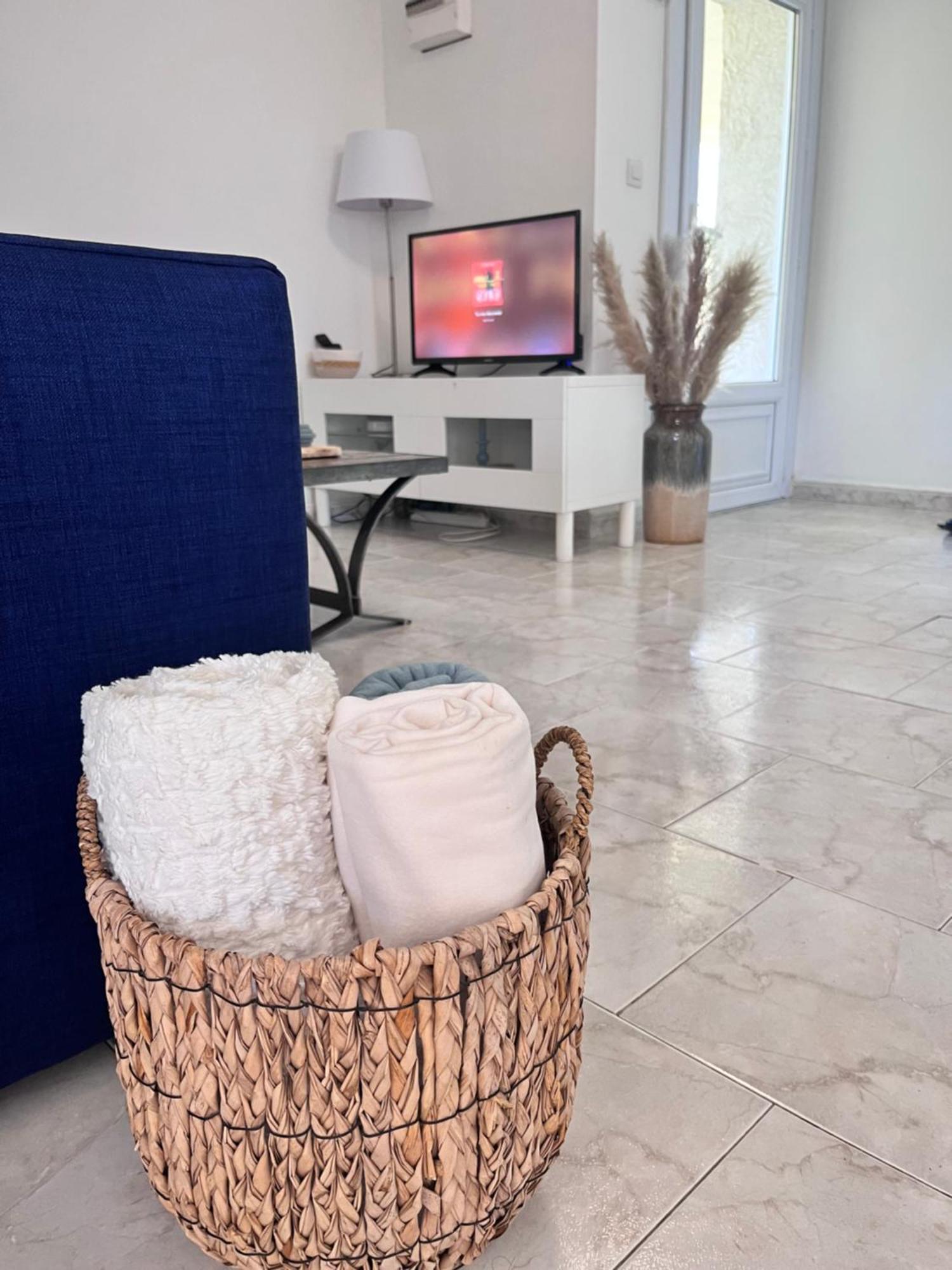 Provencal Au Calme A 20 Min D'avignon Apartment *